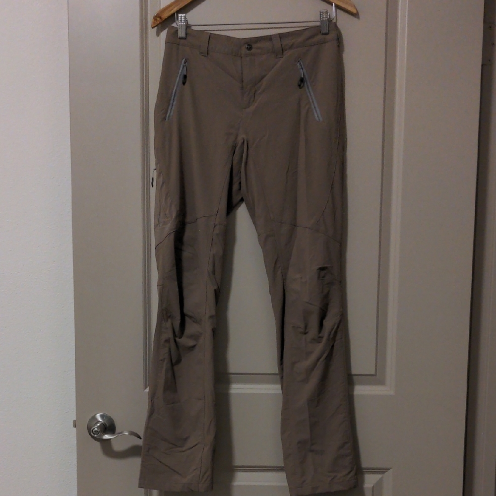 Women's Stylish Cargo Pants in Brown